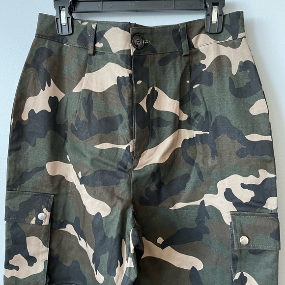 NWT BOOHOO CAMO PRINT CARGO PANTS SIZE 10 - Picture 7 of 11
